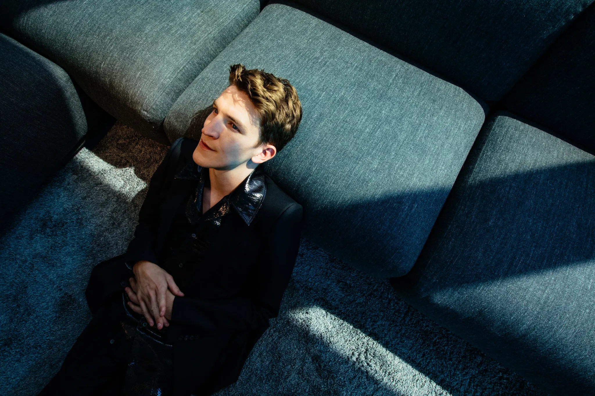 Зростаюча популярність Емонда в шоу вимагає, щоб Мітчелл також був у центрі уваги. «Є момент, куди ви повинні піти. Зараз час відсунути завісу», — сказав він.